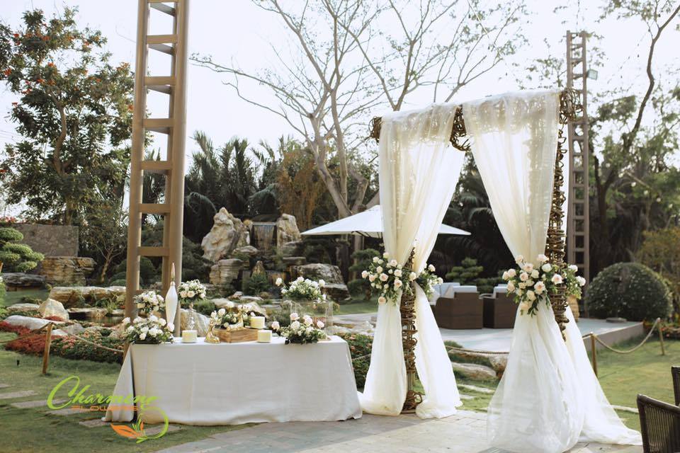 Trang trí đám cưới bằng hoa tươi sang trọng mà lãng mạn 11
