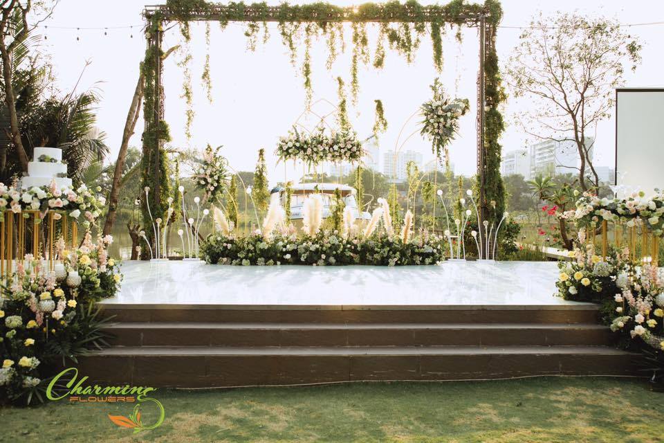 Trang trí đám cưới bằng hoa tươi sang trọng mà lãng mạn 13