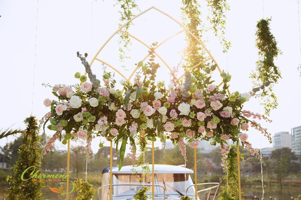 Trang trí đám cưới bằng hoa tươi sang trọng mà lãng mạn 14