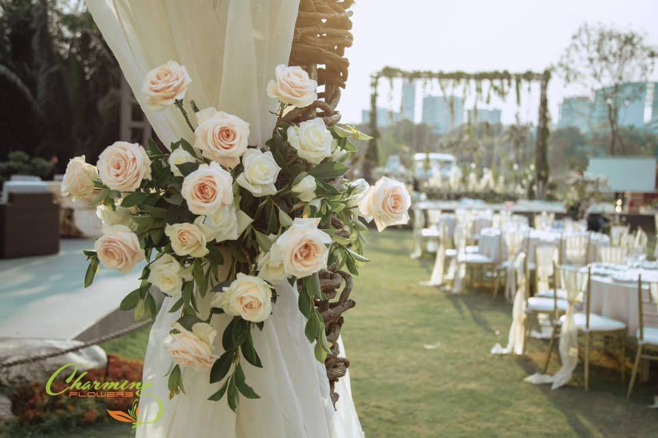 Trang trí đám cưới bằng hoa tươi sang trọng mà lãng mạn 12